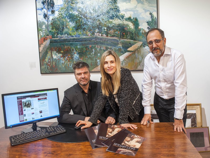 Kristian Fuglsang (izquierda) junto a otros dos fundadores del proyecto.